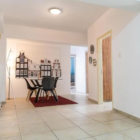 Private Room In Shared Flat Nicosia Exterior photo