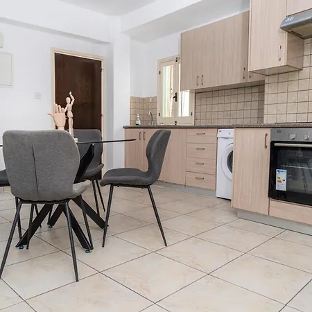 Private Room In Shared Flat Nicosia Exterior photo