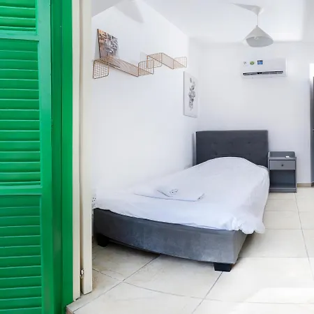 Private Room In Shared Flat Nicosia Exterior photo